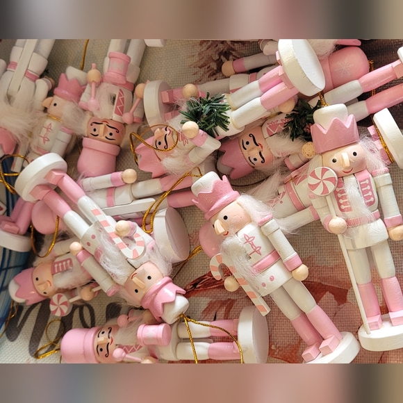 ***  SOLD *** CHRISTMAS DECOR BUNDLE (TREE & HOME) - Picture 2 of 9